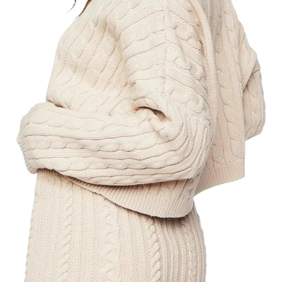 Forever 21 Women's Cable Knit Mid-rise Shorts - NWT Size Large - Picture 3 of 9